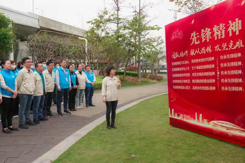 1648644184751853.jpg 口岸公司董事長總經(jīng)理張?bào)泠╊I(lǐng)讀先鋒精神.jpg